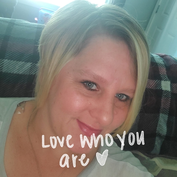 Profile Picture of Jackie Mcnew (@jackiemcnew) on Poshmark