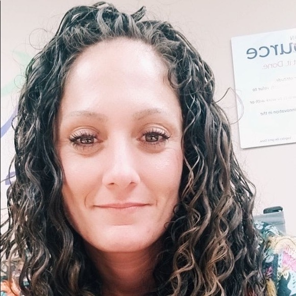 Profile Picture of Rosalynn Nugent (@rosalynn_nugent) on Poshmark