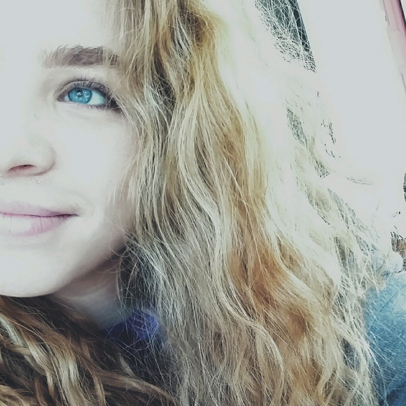 Profile Picture of Leah Huie (@leahhuie98) on Poshmark