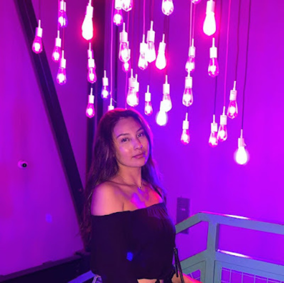 Profile Picture of Destiny Cordova (@destinyc98472) on Poshmark