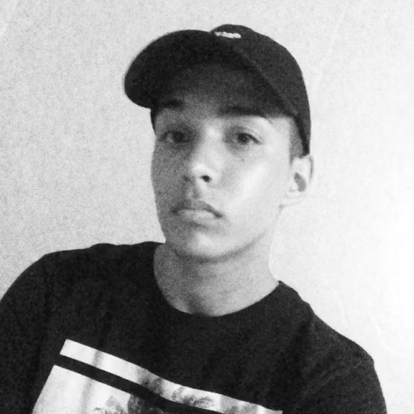 Profile Picture of Michael Irizarry maldonado (@michxel2000) on Poshmark