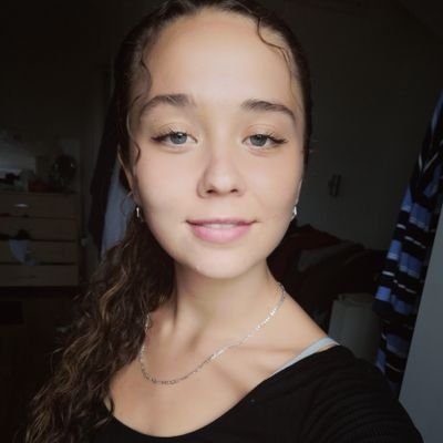 Profile Picture of Ruby Stone-Sharp (@RubyJoSharp2) on Twitter