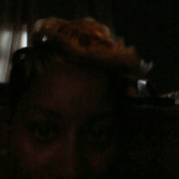 Profile Picture of Christie Hutton (@christiehutton) on Poshmark