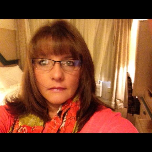 Profile Photo of Dawn Buck (@dawnbuck00) on Poshmark