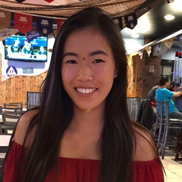 Profile Picture of Fiona Diec (@fdiec) on Poshmark