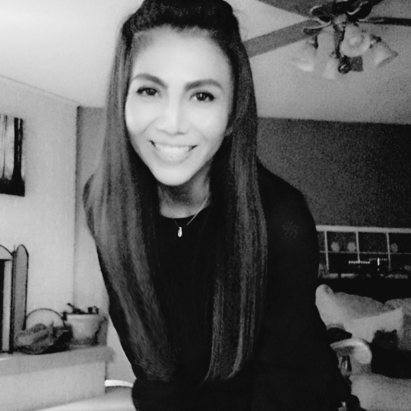 Profile Picture of Gal Nakai (@windygal27) on Poshmark