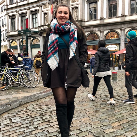 Profile Picture of Ashley Slaymaker (@ashnic01) on Poshmark