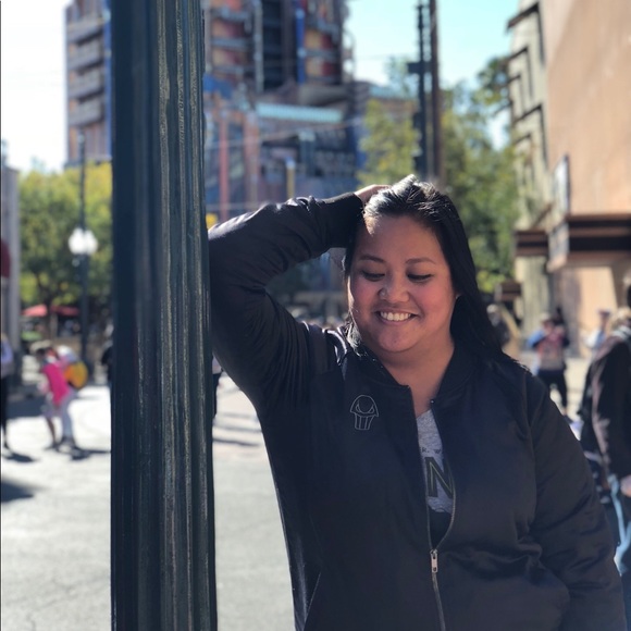 Profile Picture of Jade Barbadillo (@jadebarbadillo) on Poshmark