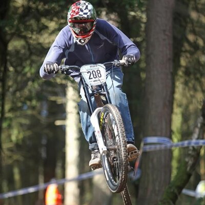 Profile Picture of Phil Vickers (@peevee01) on Twitter