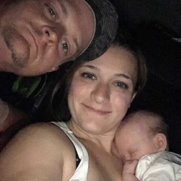 Profile Picture of Taylor Giles (@tbgiles) on Poshmark