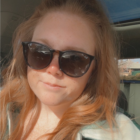 Profile Picture of Brianne Gaudreault (@bvgaud) on Poshmark