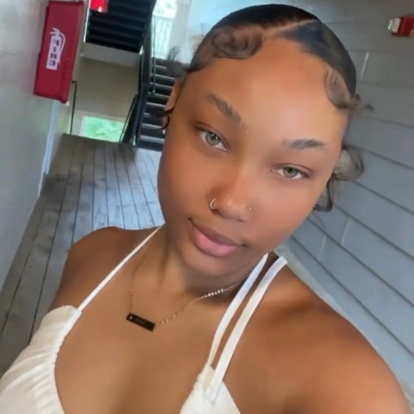 Profile Picture of Ny’ise Feior (@nyisefeior) on Poshmark