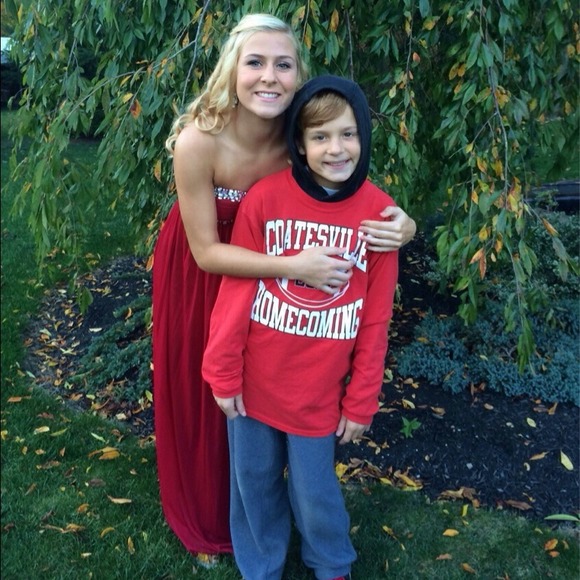 Profile Picture of Karley Hess (@karley1024) on Poshmark