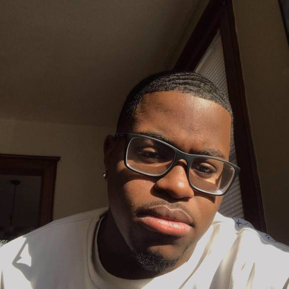 Profile Picture of Carlos Simpson (@csimp0299) on Poshmark