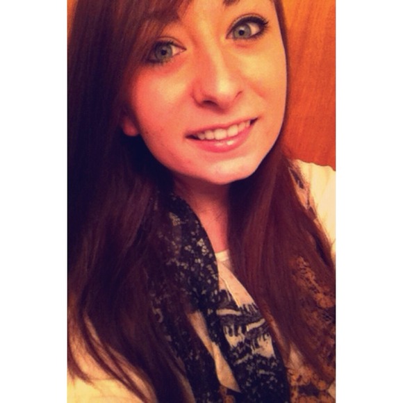Profile Picture of Katie Clocksin (@lynclocksin) on Poshmark