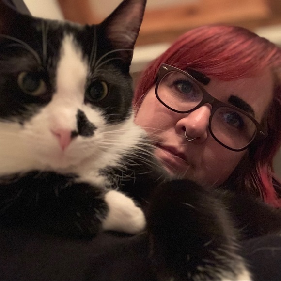 Profile Picture of Carrie Azbell (@cazbell) on Poshmark