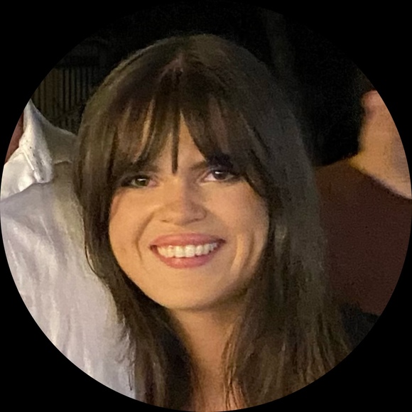 Profile Picture of Emily Travis (@emilyxtravis) on Poshmark