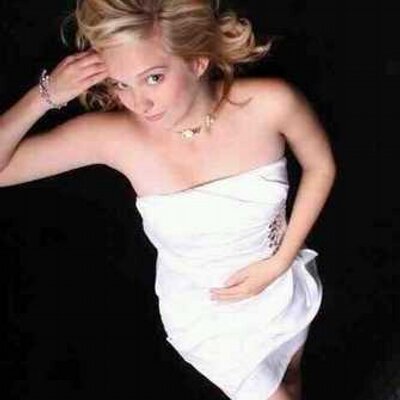 Profile Picture of Claire Batchelor (@babycakes2106) on Twitter