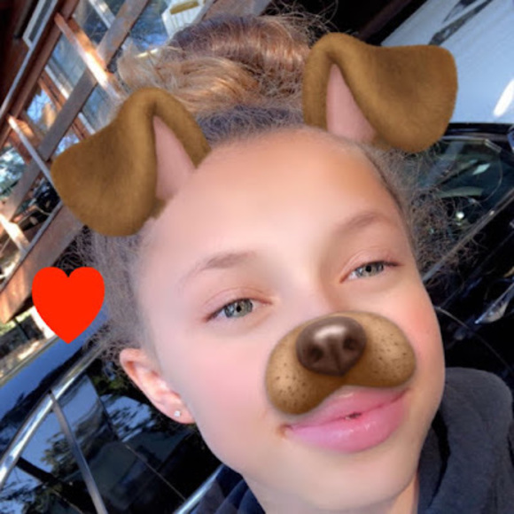 Profile Picture of Dominique Kallstrom (@dkallstrom) on Poshmark