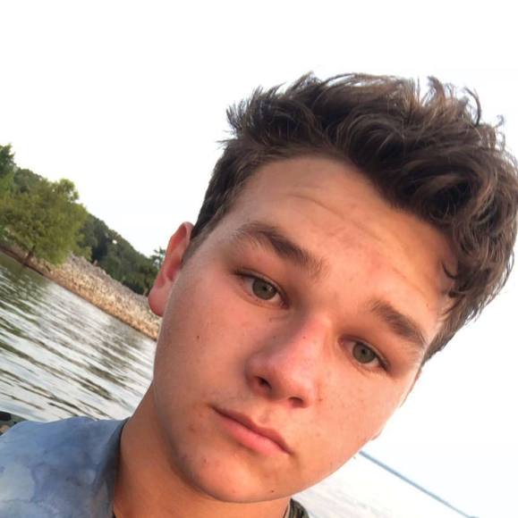 Profile Picture of Brandon Rogge (@brandonrj47) on Poshmark