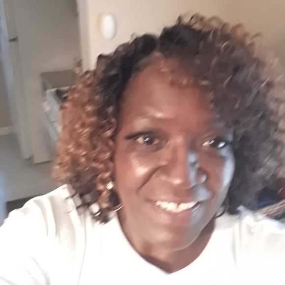 Profile Picture of Lisa Luster (@luster1965) on Poshmark