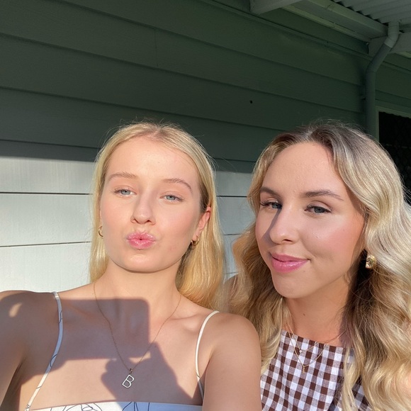 Profile Picture of Brooke Dockray (@brooked__) on Poshmark