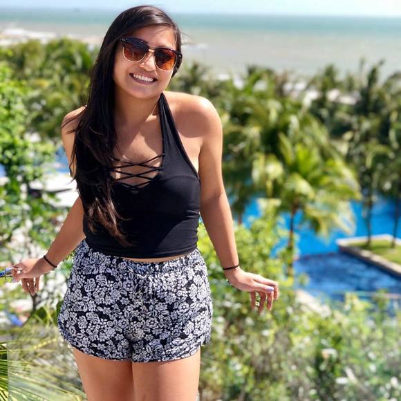 Profile Picture of Jasmine Do (@_jasminedo) on Poshmark