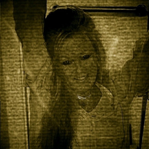 Profile Picture of Nancy Deaderick (@deaderickn27) on Poshmark