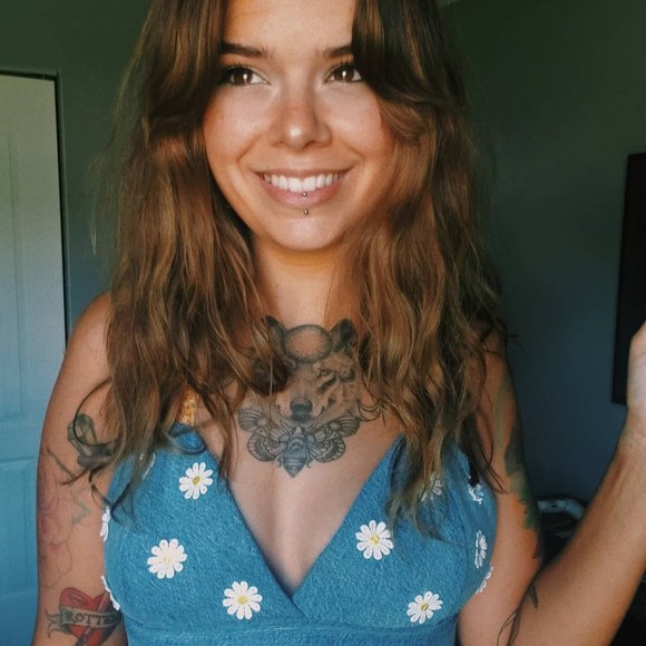 Profile Picture of Aiyana-jasmine Lee (@aiyanajasminexo) on Poshmark
