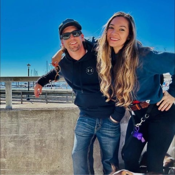 Profile Picture of Kaley Futterer (@kaleygrove) on Poshmark