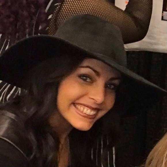 Profile Picture of Michelle Carraway cononico (@cononico80) on Poshmark