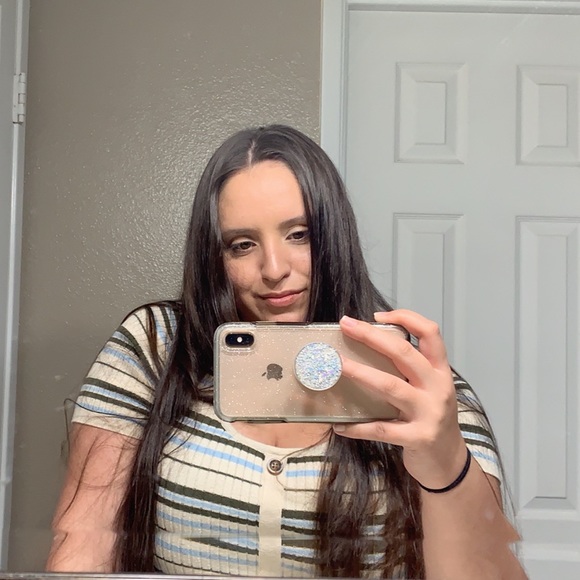 Laura Castrejon - Poshmark Profile Picture of Laura Castrejon (@lauralovee_) on Poshmark