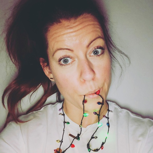 Profile Picture of Whitney Feussner (@whitbit83) on Poshmark