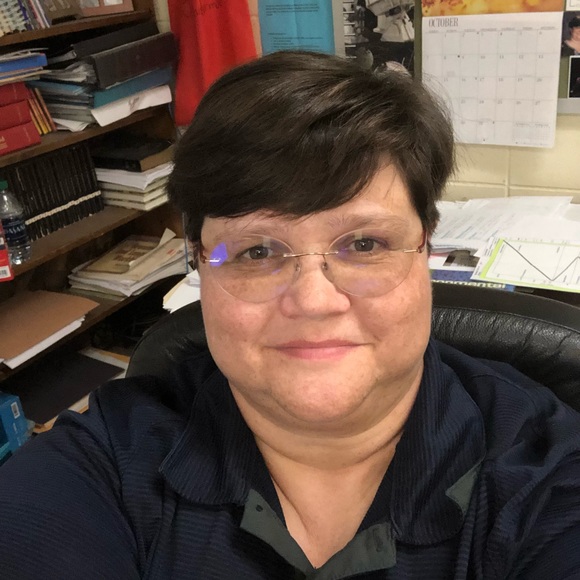 Profile Picture of Johnnia Linderman (@mombgy) on Poshmark