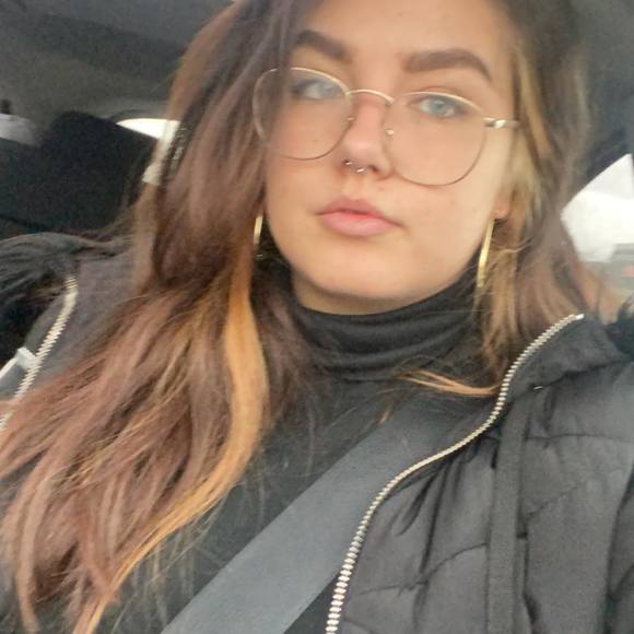 Profile Picture of Michaela Peach (@michaelapeach21) on Poshmark