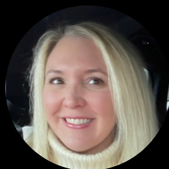 Profile Picture of Joanna Dagley (@joannadagley642) on Poshmark