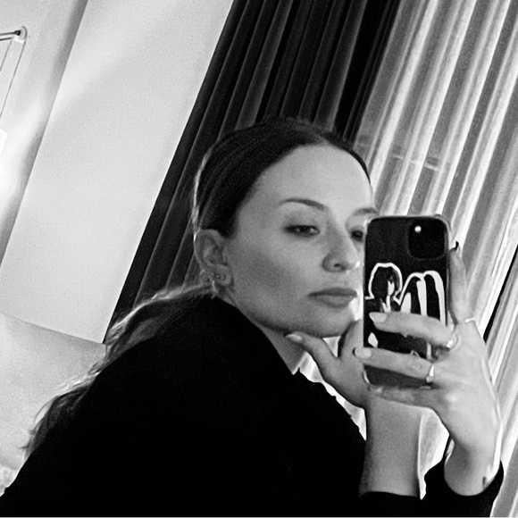 Profile Picture of Pamela Carriere (@pamelacarriere) on Poshmark
