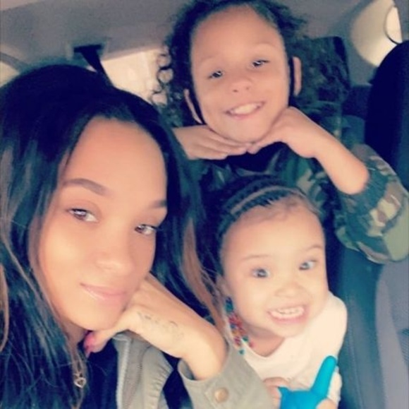 Profile Picture of Stefanie Matthews (@stefaniematt143) on Poshmark