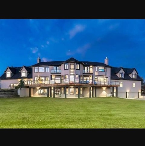 Profile Picture of Marc Marc (@marcmarc850) on Poshmark