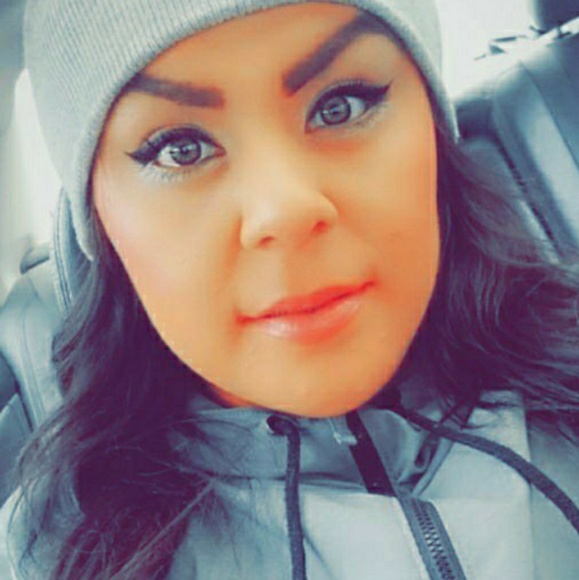 Profile Picture of Solana Morales (@solanamorales) on Poshmark