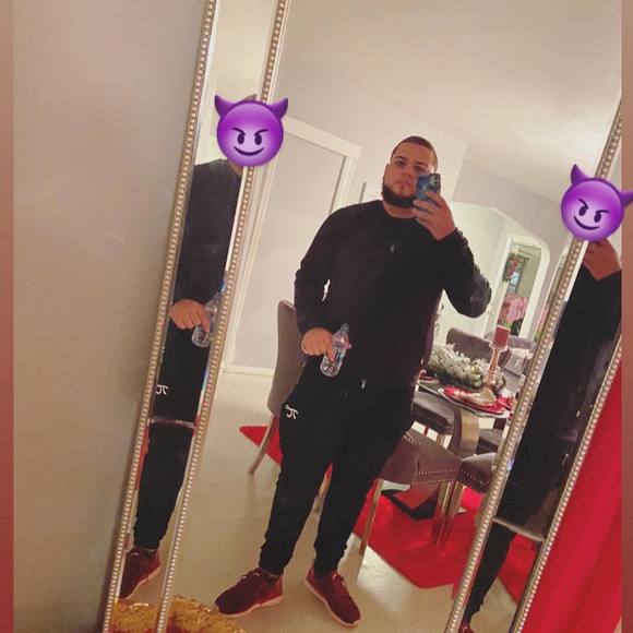 Profile Picture of Adonis Real (@adonisrea1) on Poshmark