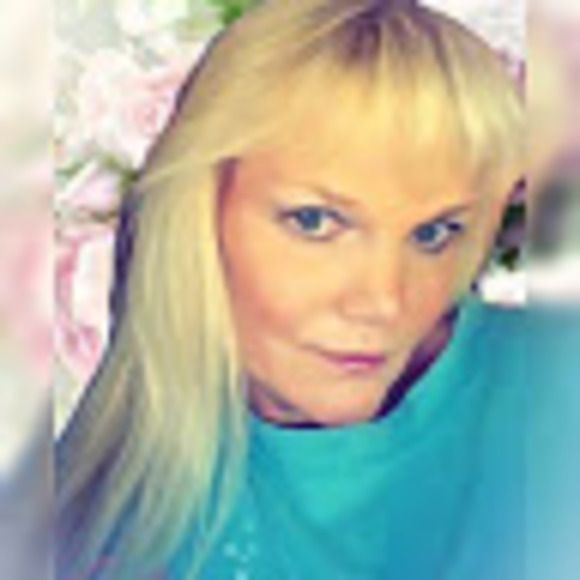 Profile Picture of Janice Howard (@livtodream1008) on Poshmark