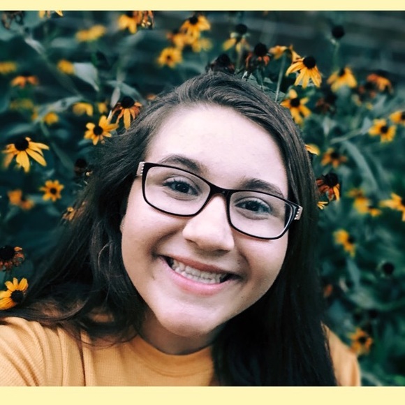 Profile Picture of Sam Negron (@sami_bella_rose) on Poshmark