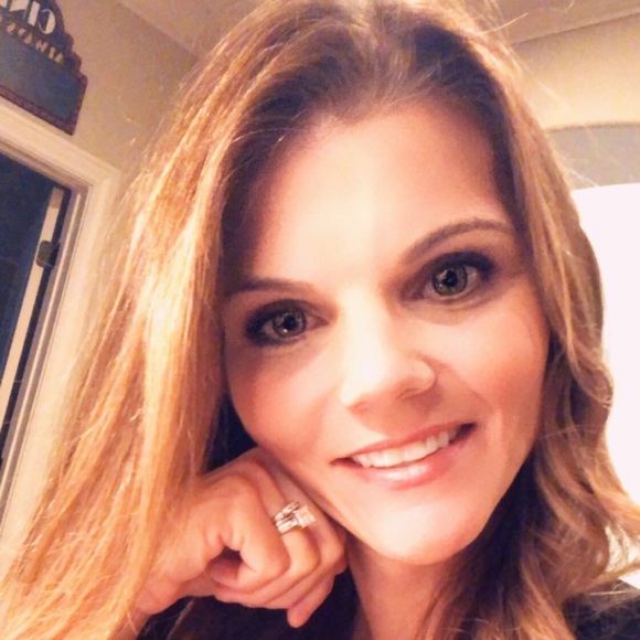 Profile Picture of Beth Parmley (@bparmley80) on Poshmark