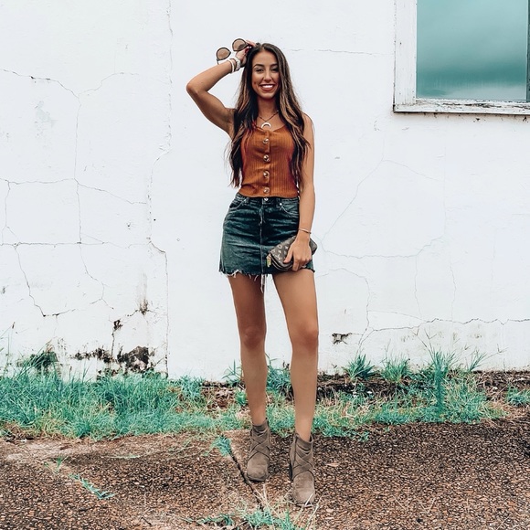Profile Picture of Hope Chaney (@itshopechaney) on Poshmark