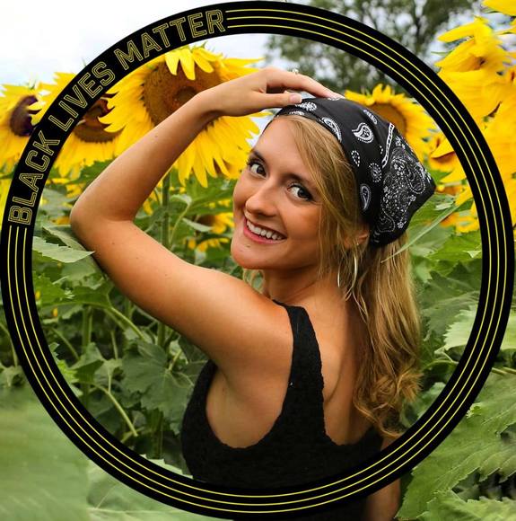 Profile Picture of Claire Juracka (@claireecat28) on Poshmark