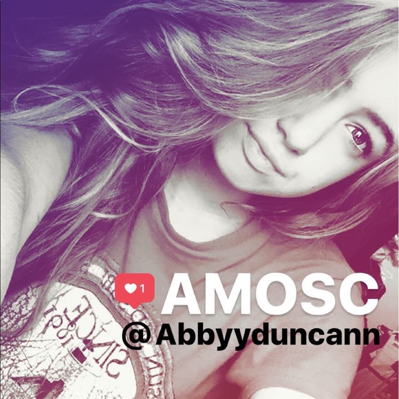 Profile Picture of Abby Duncan (@abbyyduncann16) on Poshmark