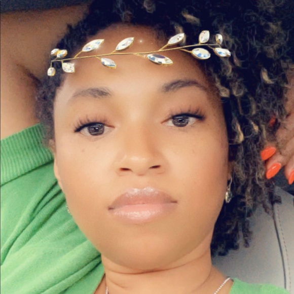 Profile Picture of Ivy Gray (@laparish79) on Poshmark