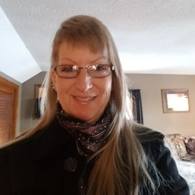 Profile Picture of Kelly Kear (@CuriouskelKear) on Twitter