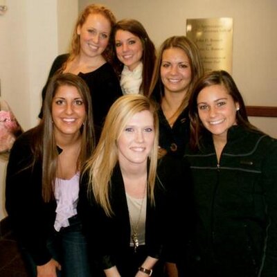 Profile Picture of Jacquelyn Thomas (@jackieursinus) on Twitter